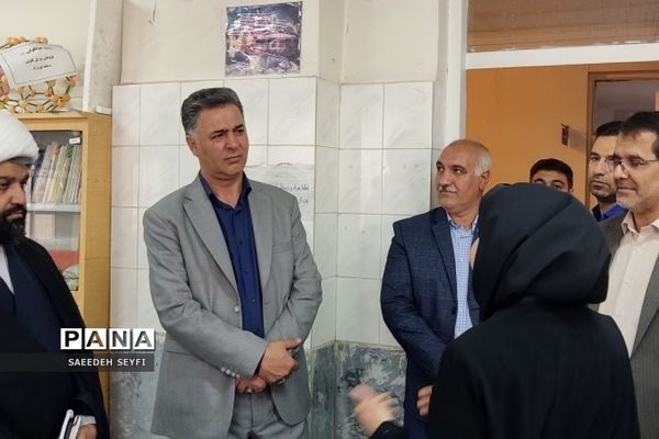 بازدید معاون سوادآموزی اداره کل شهرستان‌های تهران از پژوهش‌سرای کاوش کهریزک