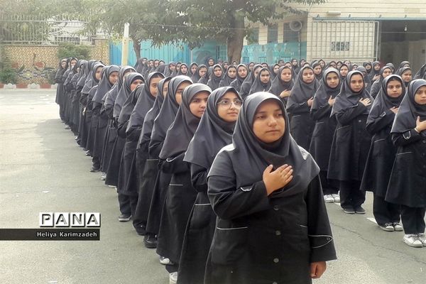 اجرای سرود «آقا اجازه» برای امام زمان(عج) در مدرسه فاطمه‌الزهرا ناحیه‌یک شهرری