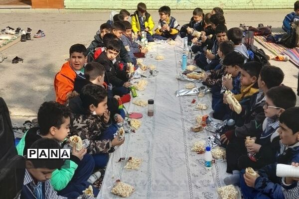 برگزاری اردوی درون مدرسه ای در ناحیه دو ری
