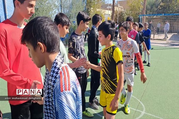 جام فوتبال درون‌مدرسه ای به‌مناسبت هفته بسیج دانش‌آموزی