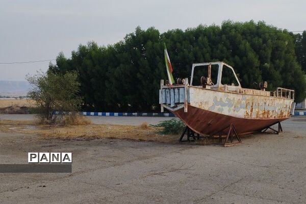 بازدید دانش‌آموزان ناحیه دو ری از مناطق جنگی