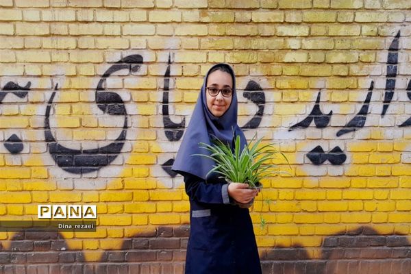 نمایشگاه گل و گیاه در مدرسه شهدای‌هسته‌ای قرچک