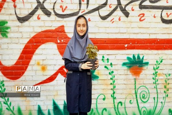 نمایشگاه گل و گیاه در مدرسه شهدای‌هسته‌ای قرچک