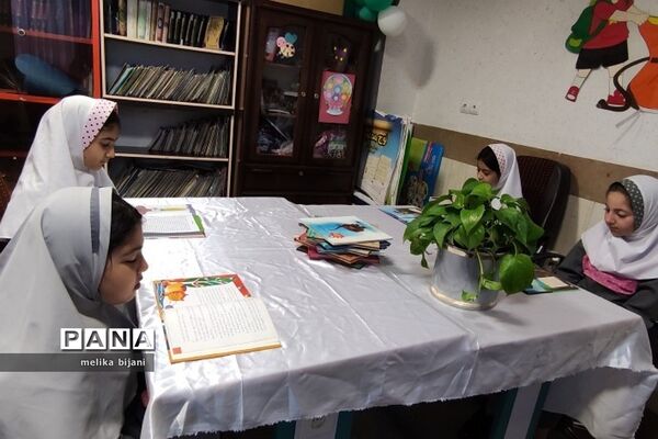 هفته  کتاب و کتابخوانی در مدرسه شهید بهزادی شهر پرند