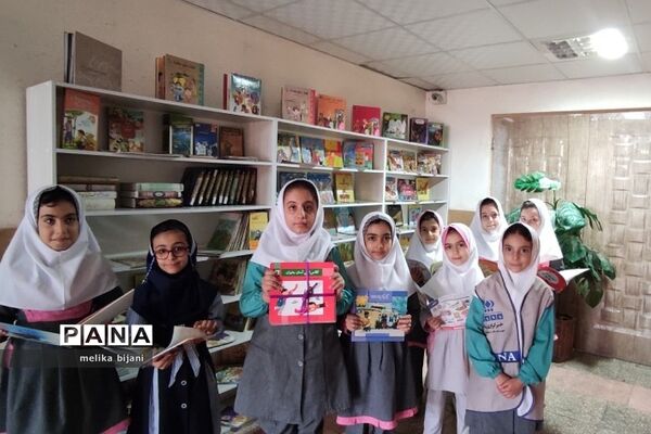 هفته  کتاب و کتابخوانی در مدرسه شهید بهزادی شهر پرند