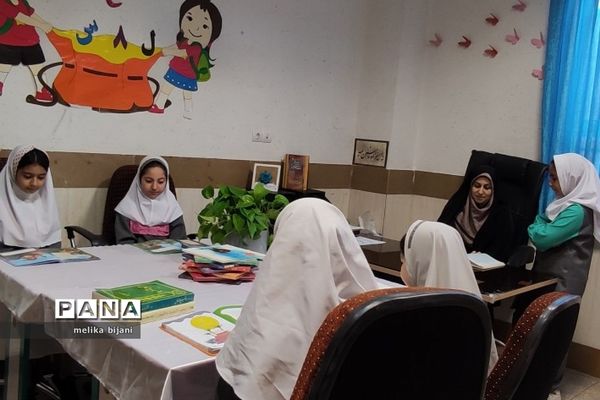 هفته  کتاب و کتابخوانی در مدرسه شهید بهزادی شهر پرند