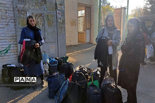 مراسم بدرقه دانش‌آموزان دختر عازم راهیان نور در شهرستان رباط‌کریم