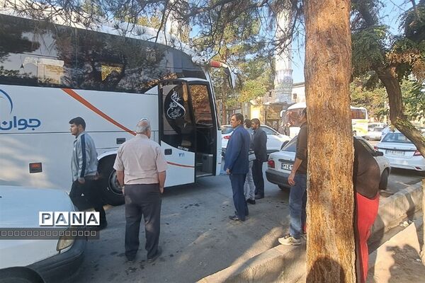 مراسم بدرقه دانش‌آموزان دختر عازم راهیان نور در شهرستان رباط‌کریم