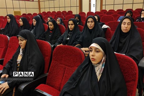 مراسم بدرقه دانش‌آموزان دختر عازم راهیان نور در شهرستان رباط‌کریم