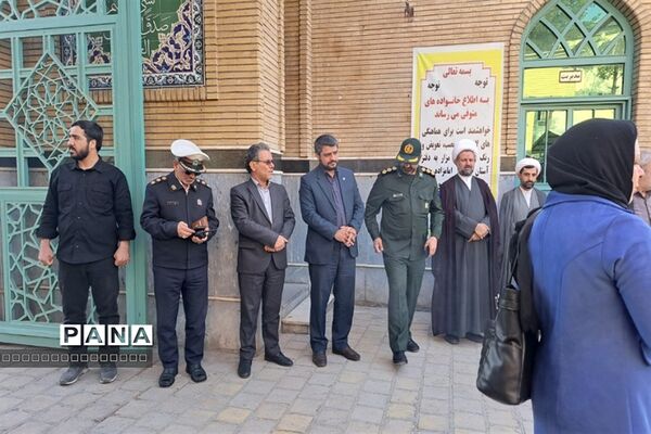 مراسم بدرقه دانش‌آموزان دختر عازم راهیان نور در شهرستان رباط‌کریم