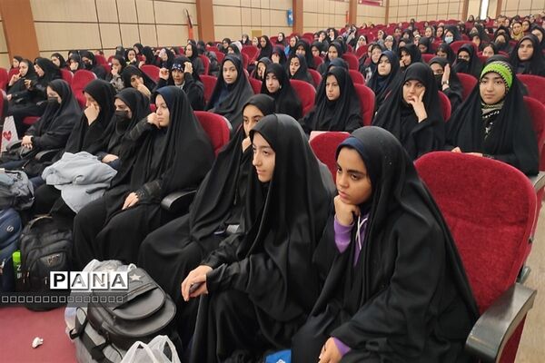 مراسم بدرقه دانش‌آموزان دختر عازم راهیان نور در شهرستان رباط‌کریم