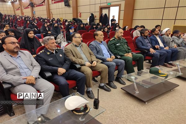 مراسم بدرقه دانش‌آموزان دختر عازم راهیان نور در شهرستان رباط‌کریم