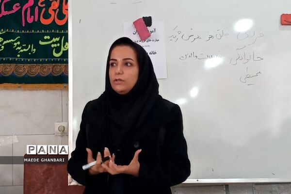 جلسه انجمن اولیا به‌مناسبت هفته دیابت در سالن اجتماعات کرشت شهرستان پردیس‌