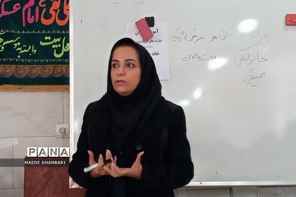جلسه انجمن اولیا به‌مناسبت هفته دیابت در سالن اجتماعات کرشت شهرستان پردیس‌