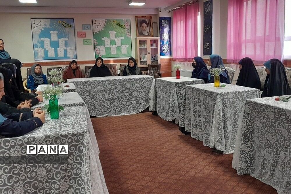 برگزاری جلسات گفتمان دینی و معرفی شهید شاخص در ناحیه دو ری