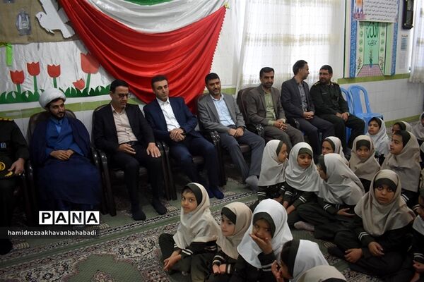 زنگ آغاز هفته کتاب وکتاب خوانی در مدارس شهرستان بهاباد