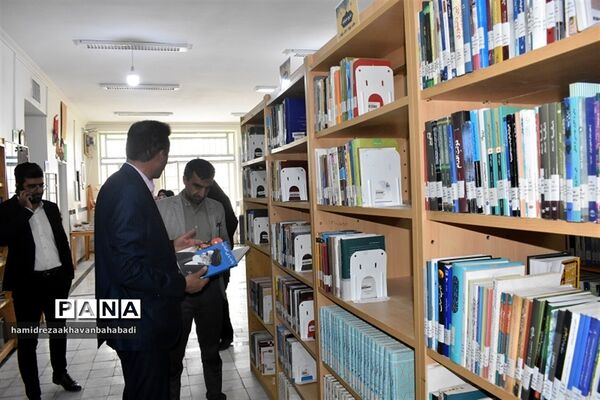 بازدید مدیر آموزش و پرورش بهاباد از کتابخانه عطائی و دیدار با کتابداران