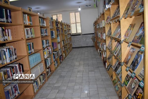 بازدید مدیر آموزش و پرورش بهاباد از کتابخانه عطائی و دیدار با کتابداران