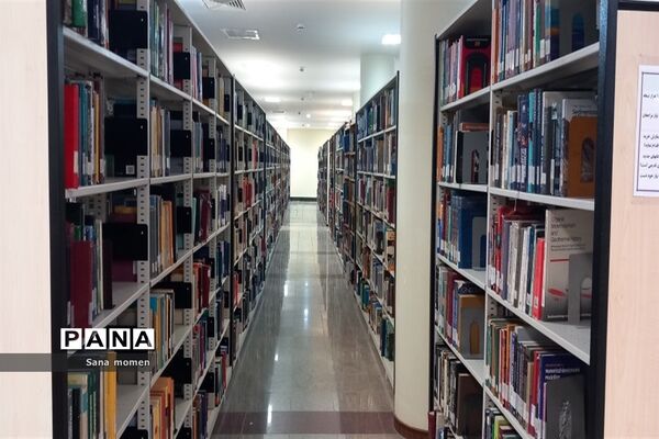 بازدیداز کتابخانه مرکزی دانشگاه فردوسی به‌مناسبت هفته کتاب وکتابخوانی