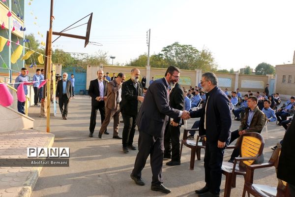 مراسم صبحگاه یار مهربان و نواخته شدن زنگ هفته کتاب در قم