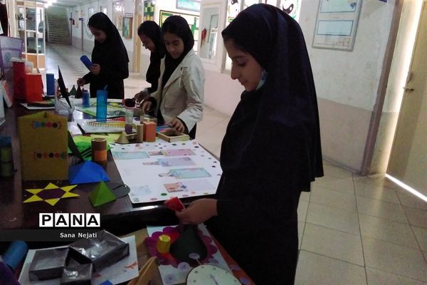 نمایشگاه دست سازهای ریاضی در دبیرستان شاهد فیض