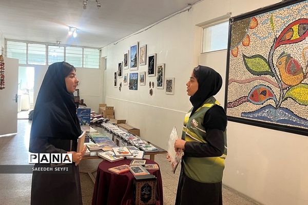 بازدید دانش‌آموزان مدارس کهریزک از نمایشگاه کتاب پژوهش‌سرای دانش‌آموزی کاوش