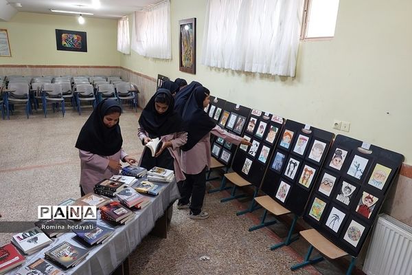 برگزاری نمایشگاه کتاب در هفته کتاب و کتابخوانی در هنرستان مبتکران رودهن