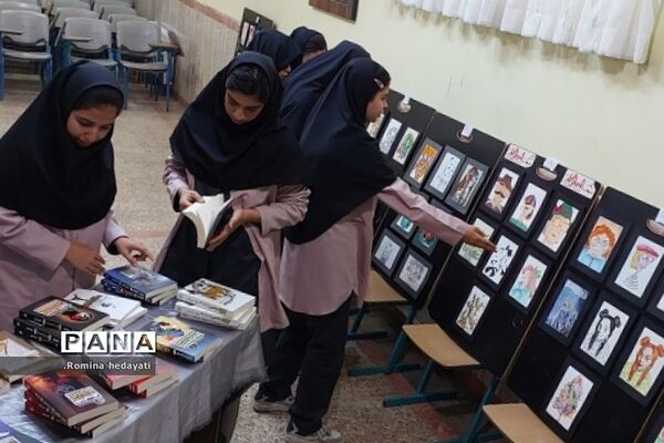 برگزاری نمایشگاه کتاب در هفته کتاب و کتابخوانی در هنرستان مبتکران رودهن