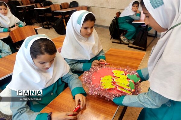 آیین چهارشنبه‌های امام رضایی در دبستان صدیقه‌کبری شهرستان فیروزکوه