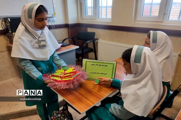 آیین چهارشنبه‌های امام رضایی در دبستان صدیقه‌کبری شهرستان فیروزکوه