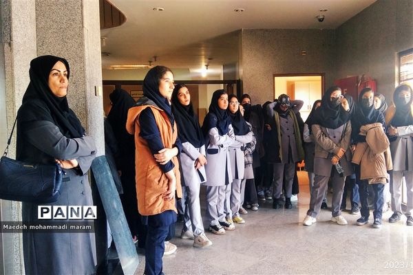 به مناسبت هفته کتاب و کتابخوانی