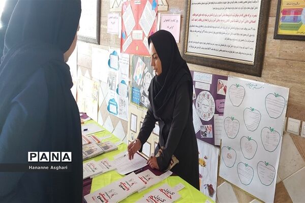 برپایی نمایشگاه کتاب توسط کارگروه تخصصی انجمن و اولیا با هدف ارتقای سرانه مطالعه دانش‌آموزان