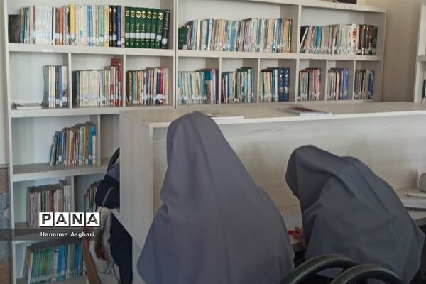 اجرای مرحله آموزشگاهی جشنواره نوجوان خوارزمی محور احساس واژه ها در دبیرستان دخترانه ناحیه یک