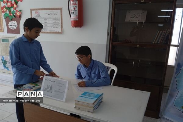 نواختن زنگ کتاب و کتابخوانی در دبیرستان پسرانه غیردولتی سما