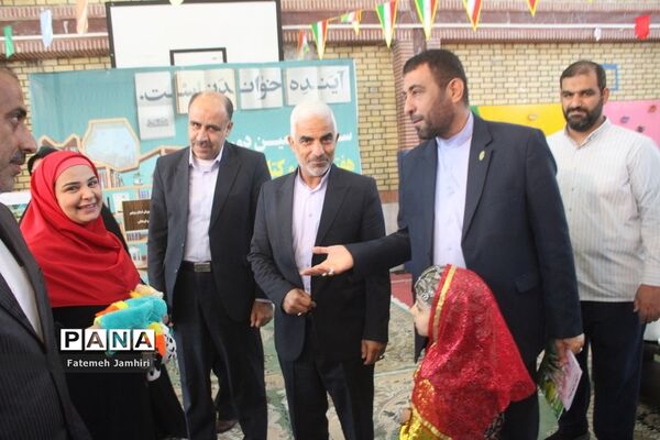نمایشگاه آثار دانش‌آموزان در حوزه کتاب در بوشهر