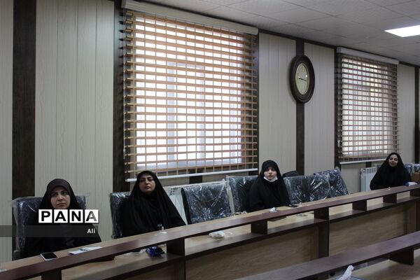 کارگاه توانمندسازی دبیران تفکر و سبک زندگی