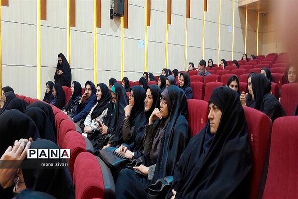 تقدیر از برترین‌های جشنواره خوارزمی در ناحیه یک بهارستان