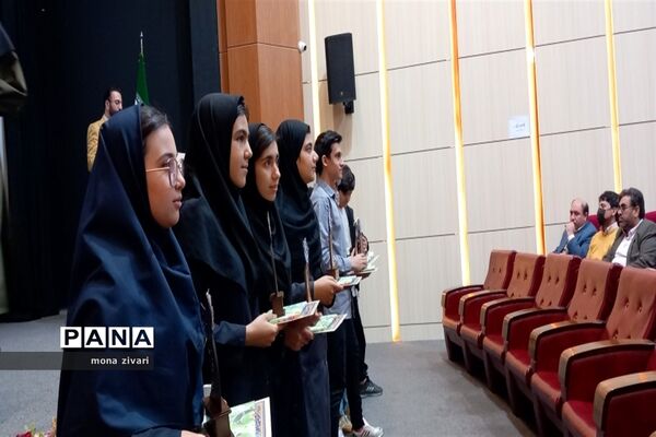 تقدیر از برترین‌های جشنواره خوارزمی در ناحیه یک بهارستان