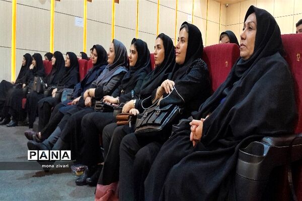 تقدیر از برترین‌های جشنواره خوارزمی در ناحیه یک بهارستان