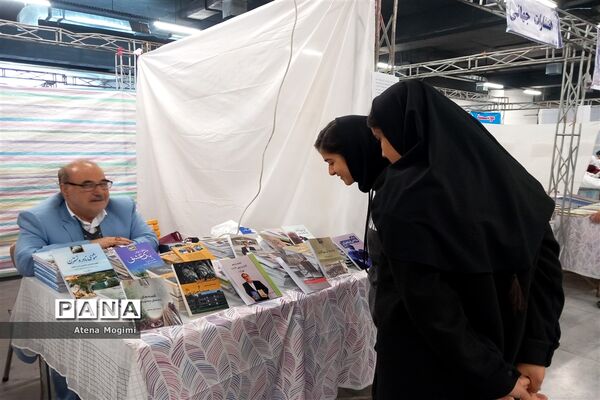 بازدید دانش‌آموزان دبیرستان15خرداد از نمایشگاه کتاب شهرستان  بجنورد