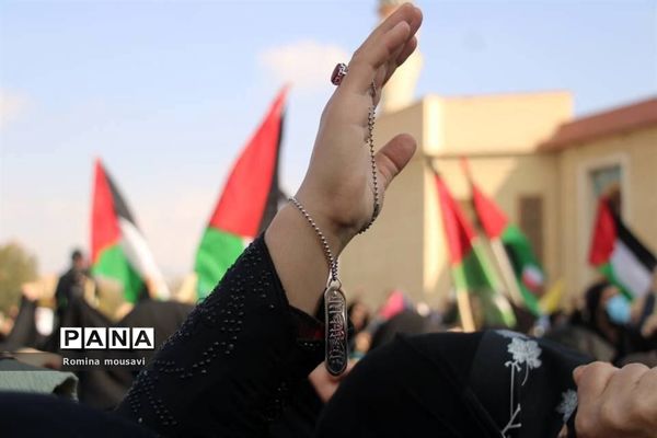 تجمع دانش‌آموزان در حمایت از کودکان غزه در تبریز