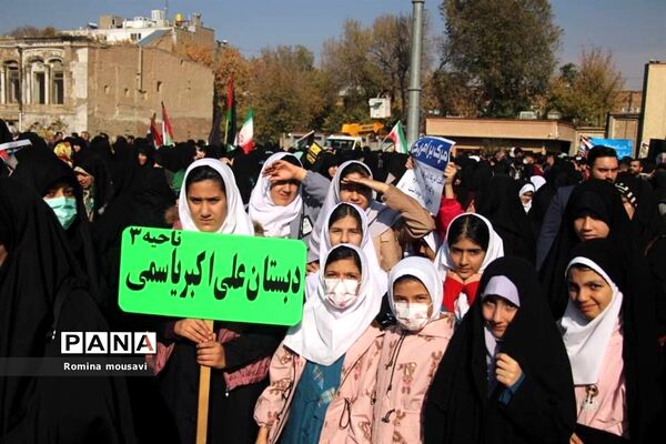 تجمع دانش‌آموزان در حمایت از کودکان غزه در تبریز