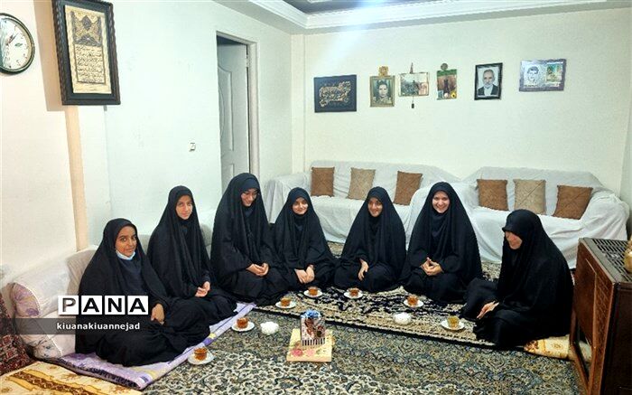 دیدار با خانواده شهدا تحول‌آفرین است