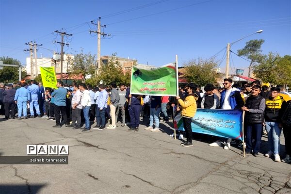 تجمع دانش‌آموزان و فرهنگیان سروستانی در  حمایت از کودکان غزه