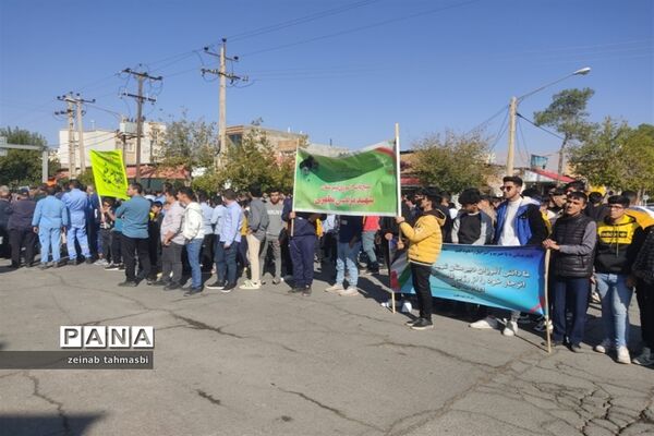 تجمع دانش‌آموزان و فرهنگیان سروستانی در  حمایت از کودکان غزه