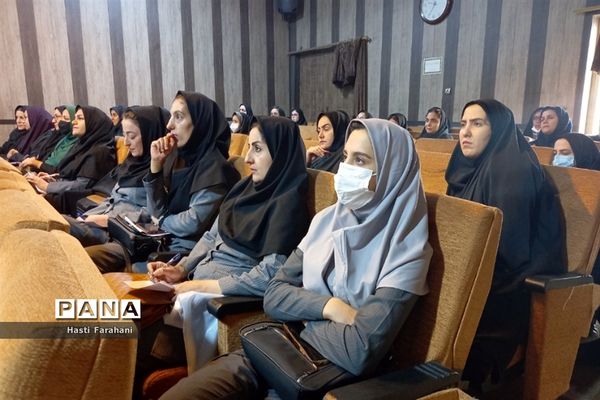 اولین کارگاه توانمند‌سازی مربیان مراکز پیش‌دبستانی در شهرستان‌قرچک