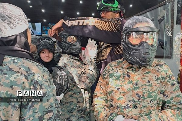 اردوی دانش‌آموزان مدرسه نوین آفرین رودهن در مجموعه پینت ‌بال ورزشگاه آزادی تهران