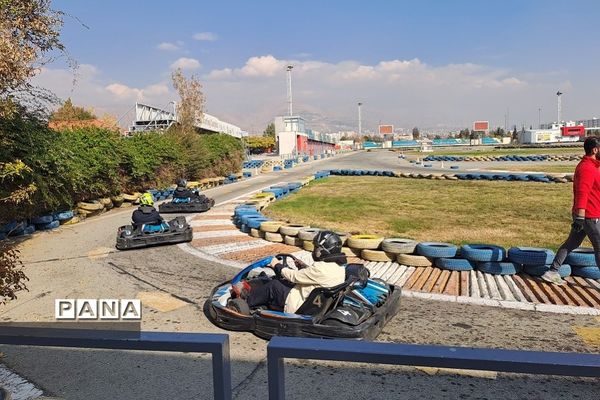 اردوی دانش‌آموزان مدرسه نوین آفرین رودهن در مجموعه پینت ‌بال ورزشگاه آزادی تهران