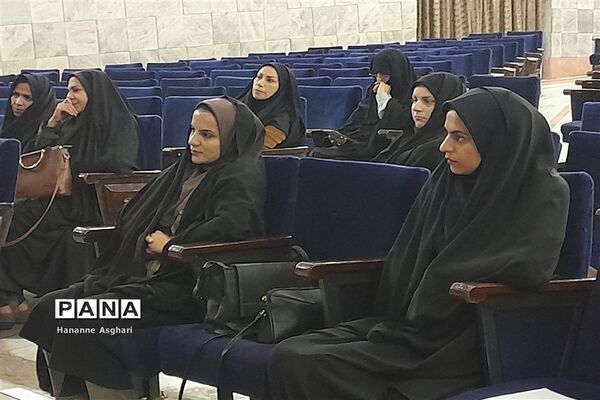 افتتاحیه جشنواره کتابخوانی مروا با حضور معلمین دوره دوم ابتدایی ناحیه یک