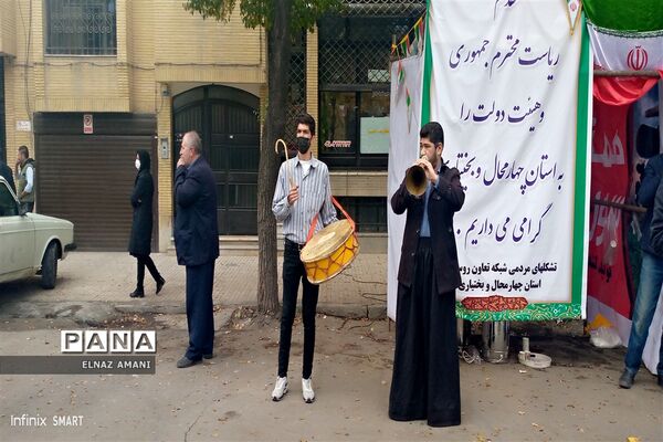تجمع فرهنگیان و دانش‌آموزان چهارمحال و بختیاری در دیدار با رئیس جمهوری همراه با آحاد مردم